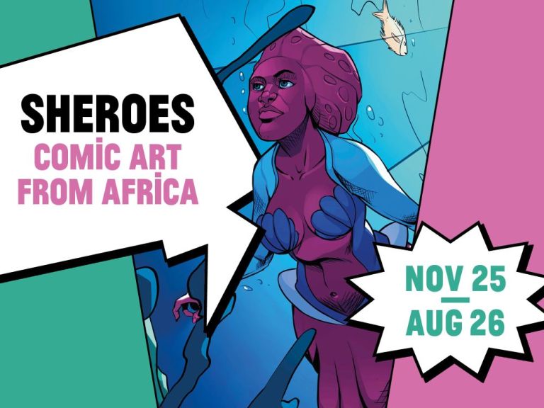 Bunte Comic-Zeichnung einer dunkelhäutigen Meerjungfrau unter Wasser mit Fischen mit Ausstellungstitel 'Sheros - Comic Art from Africa: Nov 25 -Aug26'